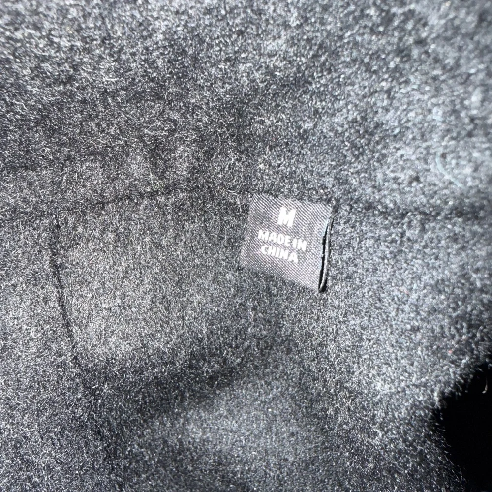 Uniqlo Elegant Black Trench Coat - Picture 8 of 8